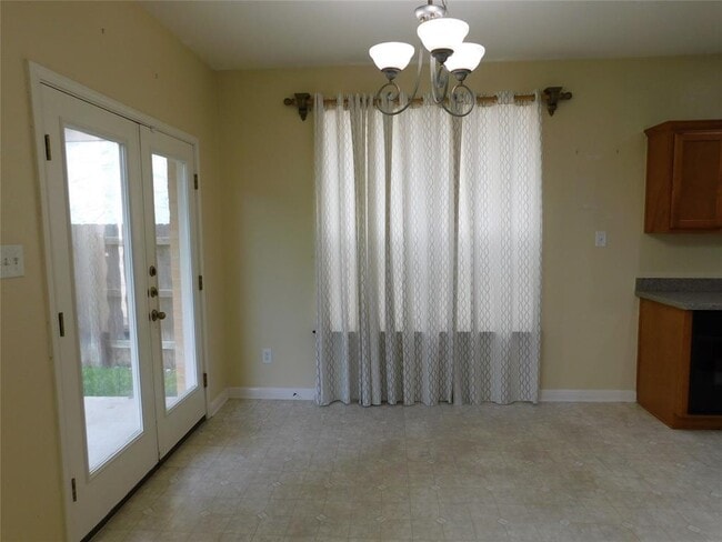 Building Photo - 1511 Homewood Cir