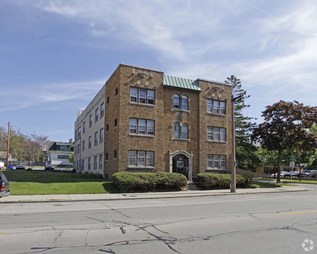 Building Photo - 4904 W Vliet St