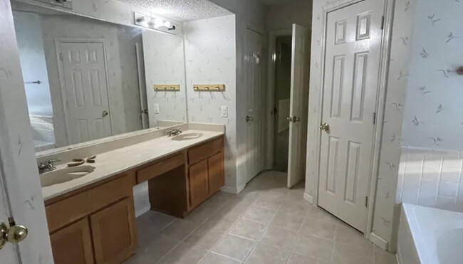 Foto del edificio - 4912 Oldfield Dr