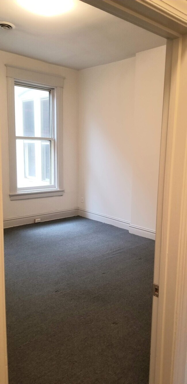 Building Photo - 2036 W Grace St