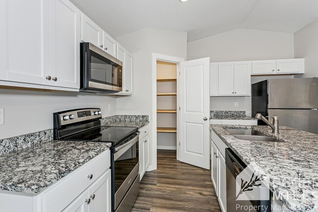 Building Photo - Beautiful 3-Bedroom Duplex in Park City!