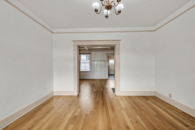 Building Photo - Classic 1910 Craftsman home