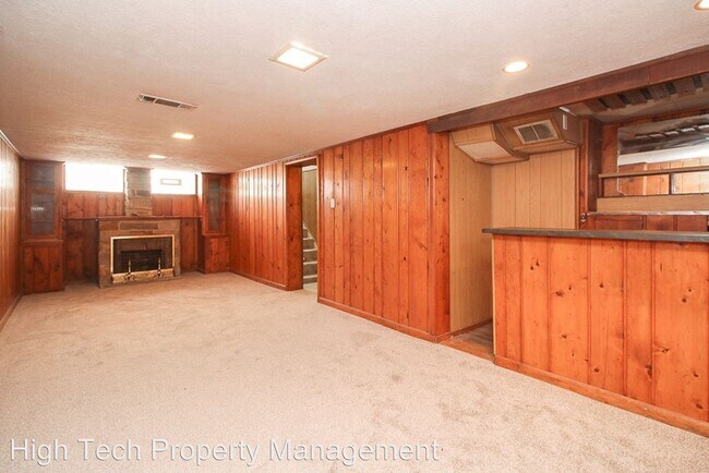 Building Photo - 3 br, 1 bath House - 4683 W157th Street