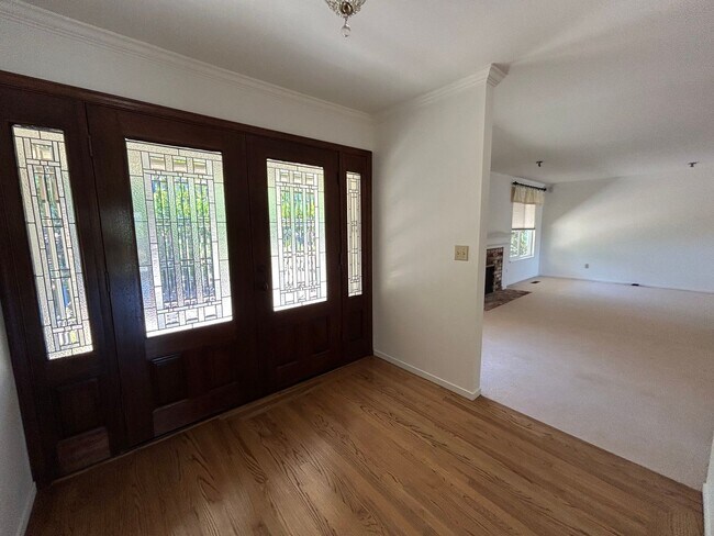 Building Photo - 416 Oak Vista Dr