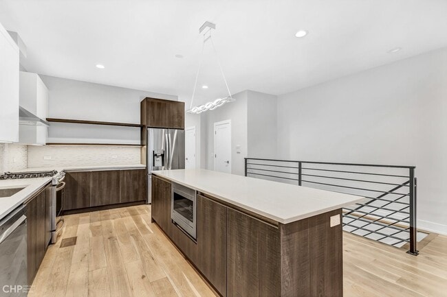 Building Photo - 1042 S Oakley Blvd