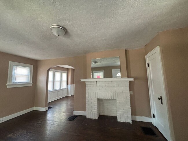 Building Photo - 229 Bellaire Ave