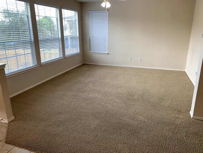 Building Photo - 10705 Beard Ave