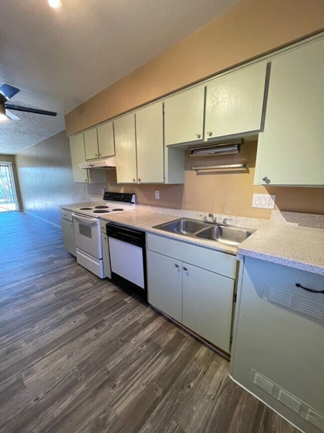 Foto del edificio - 8439 E Coronado Rd