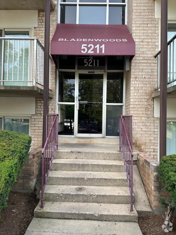 Building Photo - 5211 Newton St
