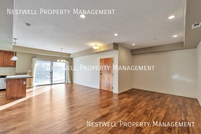 Foto del edificio - $250 OFF 1ST MONTH'S RENT - Spacious Corne...