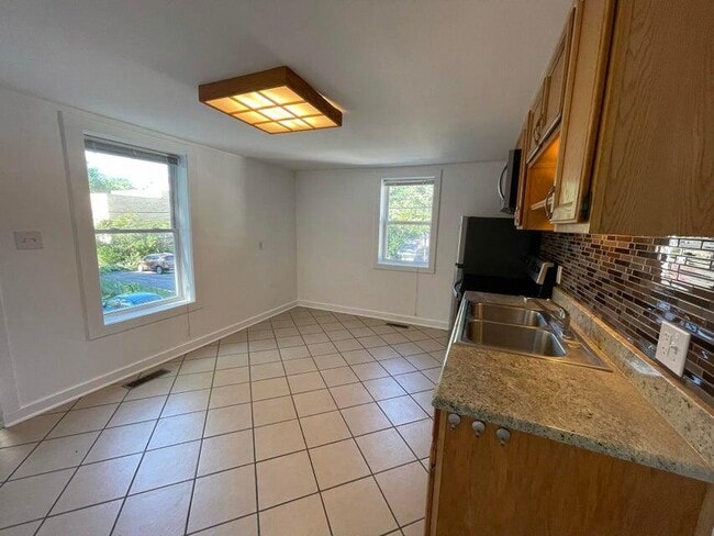 Foto del edificio - 212 E Washington St