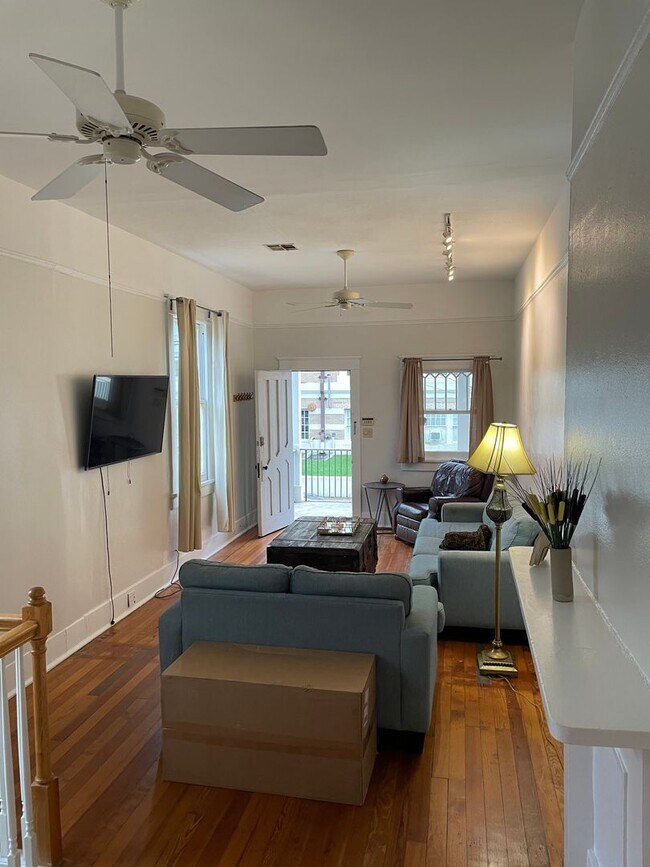 Foto del edificio - 3115-3115 Constance St
