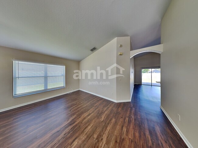 Building Photo - 1824 Ashton Dr E