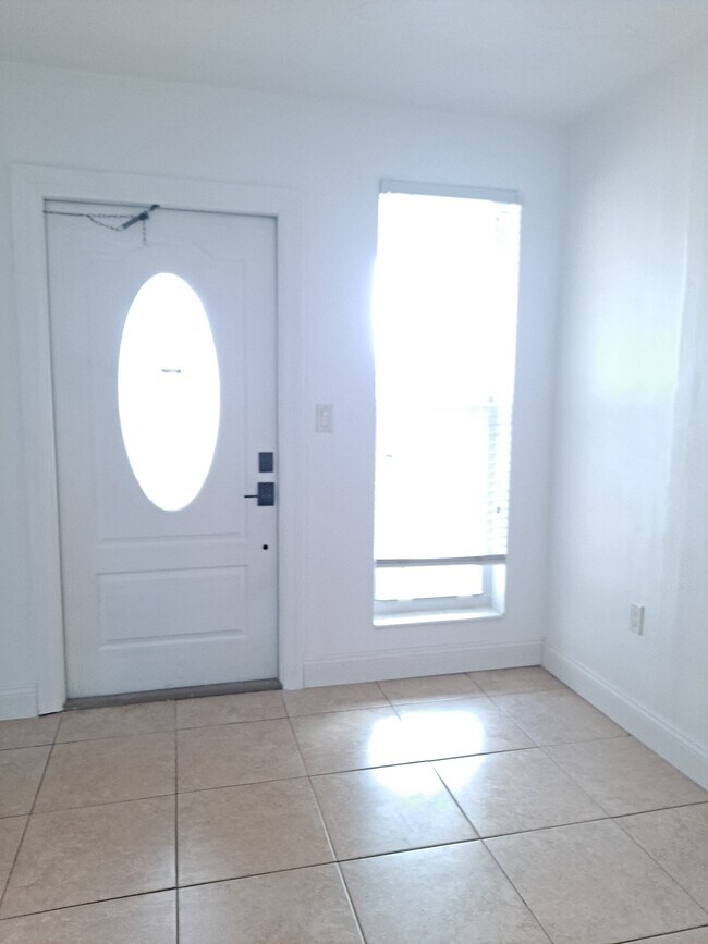 Foto del edificio - 7921 NW 13th St