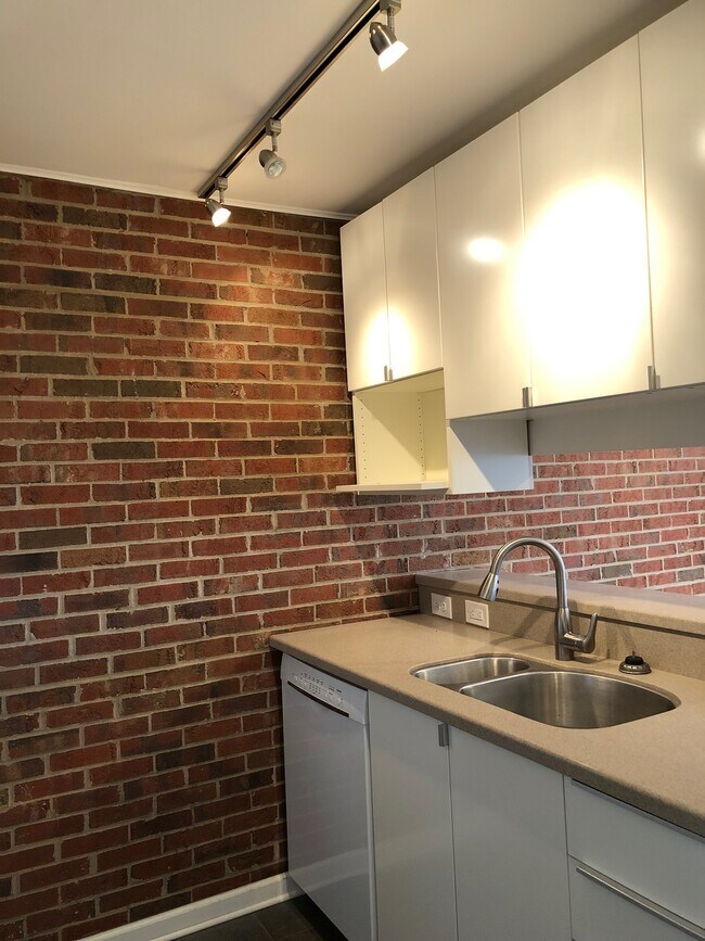 Foto del edificio - 807 W Trinity Ave