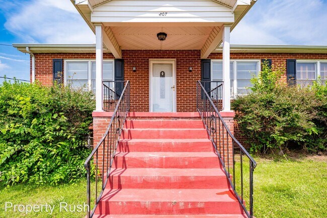 Building Photo - 3 br, 1 bath House - 807 Woodland Ave