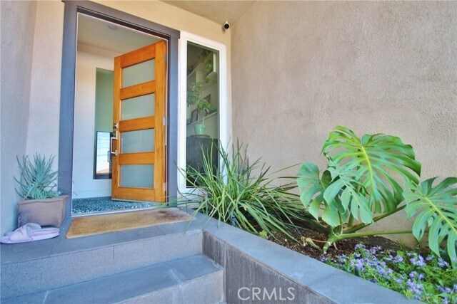 Building Photo - 1141 W Duarte Rd