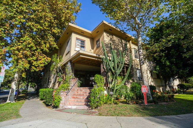 Building Photo - 200 S Sycamore Ave