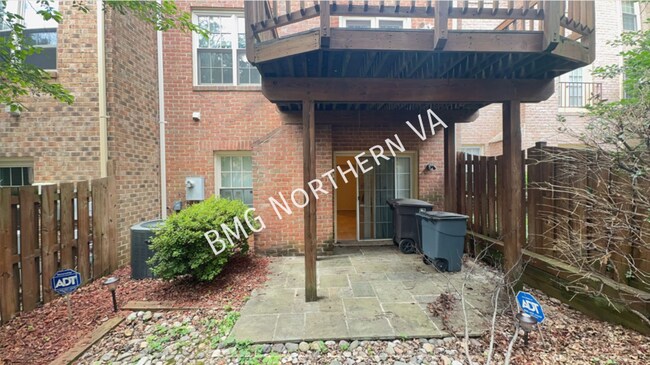 Foto del edificio - 2105 Kings Garden Way