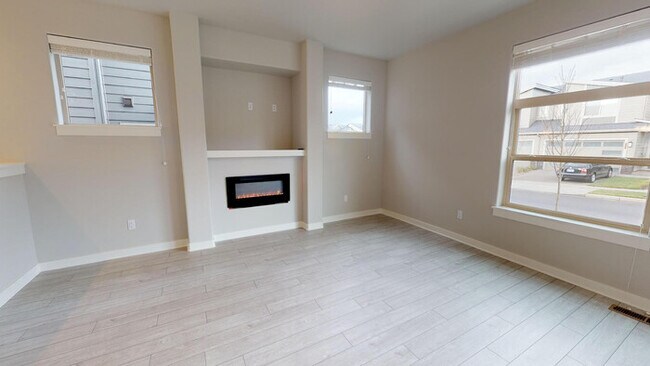 Foto del edificio - Stylish 4 Bedroom, Easy Commute To Nike & ...
