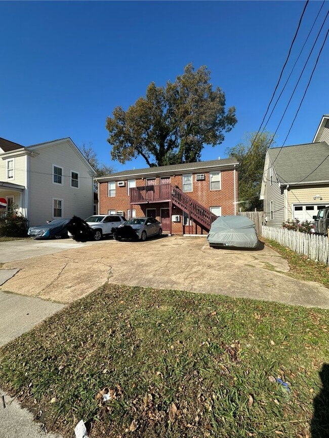 Building Photo - 724 W 35th St