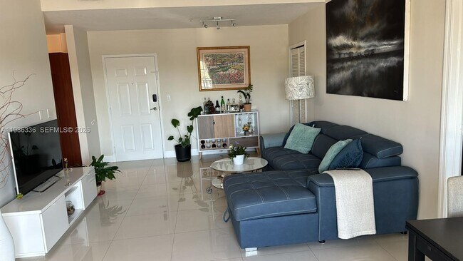 Foto del edificio - 5271 SW 8th St