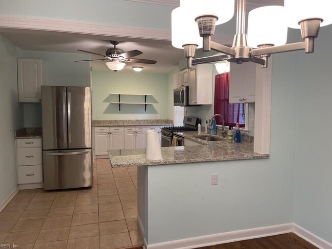 Building Photo - 2754 Greendale Ave