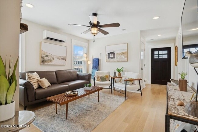 Building Photo - 124 2nd Ave