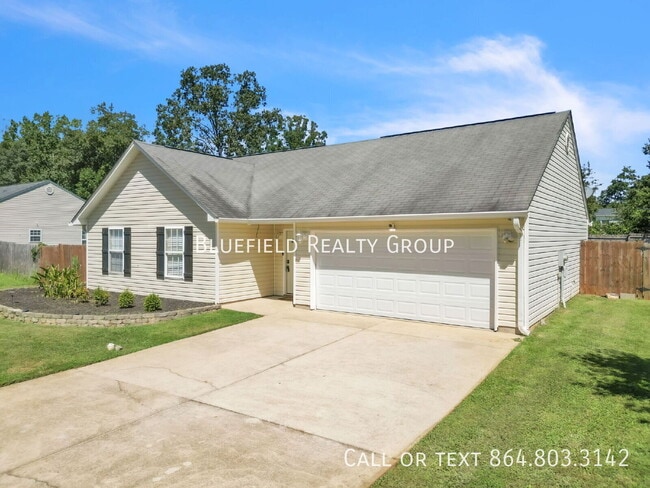Photo - 106 Pine Needle Rd- House