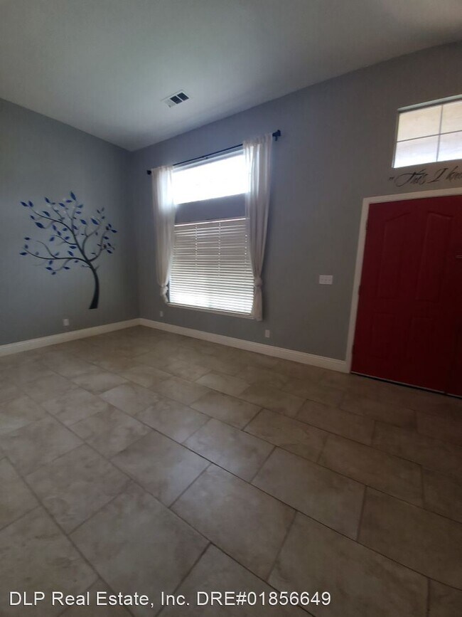 Building Photo - 4 br, 3 bath House - 949 Kathy Street