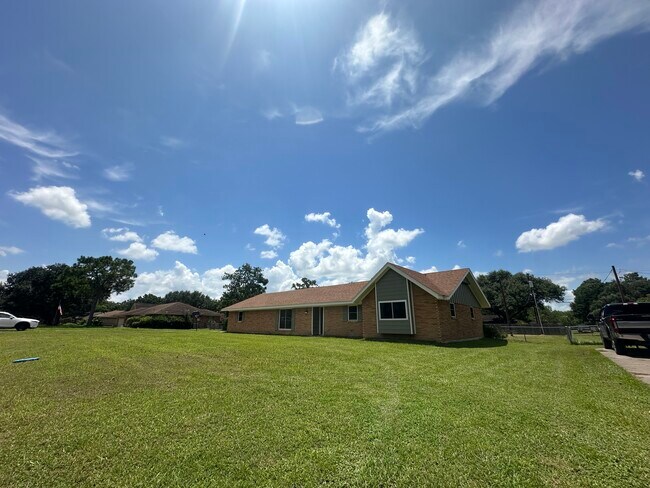 Foto del edificio - 805 Mead Rd