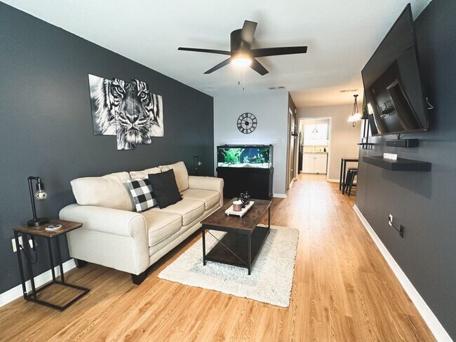 Foto del edificio - Beautiful 2 bedroom Townhouse!!!!!!!!!!!!