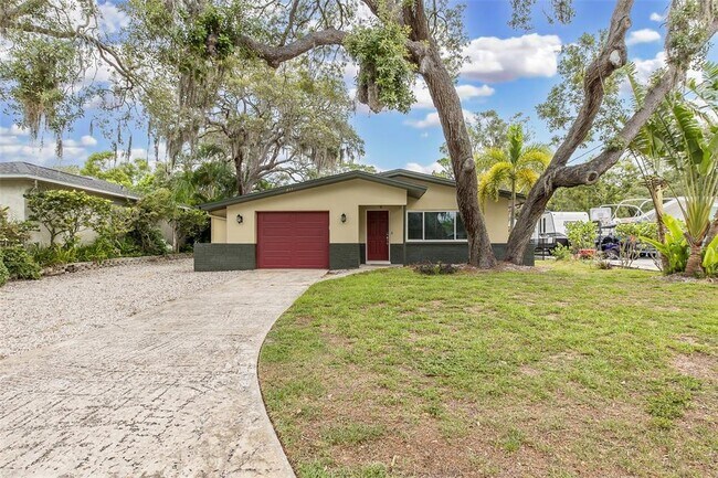 Building Photo - 211 Timberlane Dr