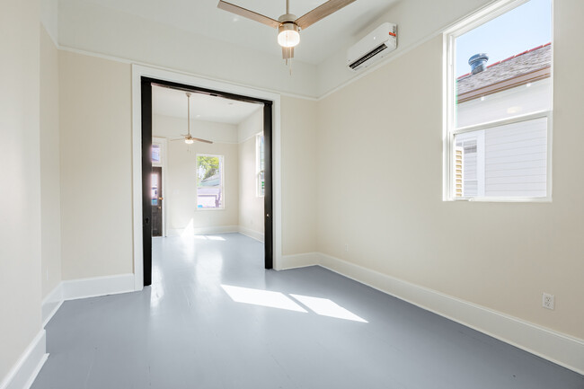 Building Photo - 618 Valence St