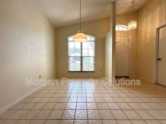 Foto del edificio - 5910 Petunia Ln