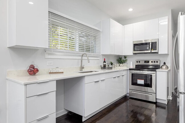 Foto del edificio - Room in House on Browns Mill Rd SE