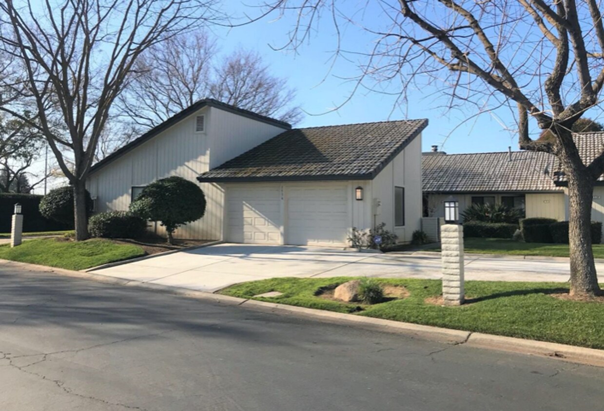 Foto principal - Spacious 3-Bed, 2-Bath Condo in Clovis wit...