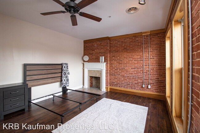 Building Photo - 2 br, 1 bath House - 207 West Pike Street ...