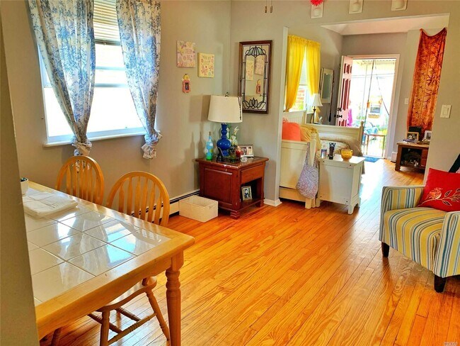 Foto del edificio - 70 Malone Ave