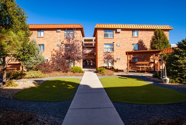 Community Exterior - Courtyard - Flats at Fitz