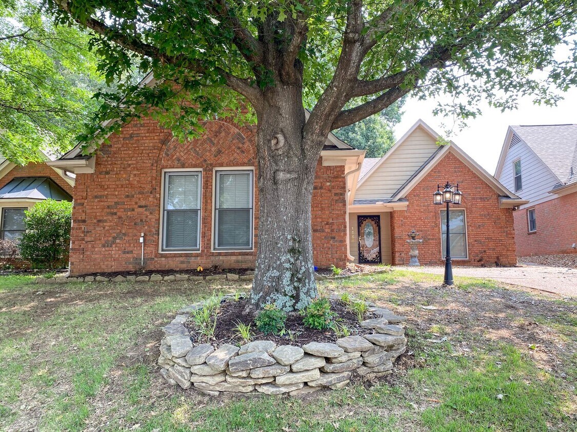 Foto principal - 3 bed 2 bath in Cordova w/ nearly 1800 Sq ft