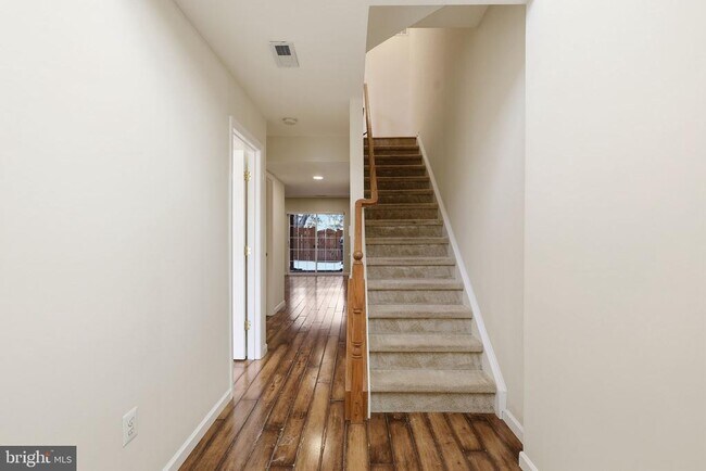 Foto del edificio - 12212 Densmore Ct