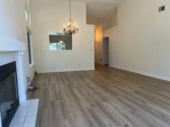 Foto del edificio - 15156-15156 Celebrar St