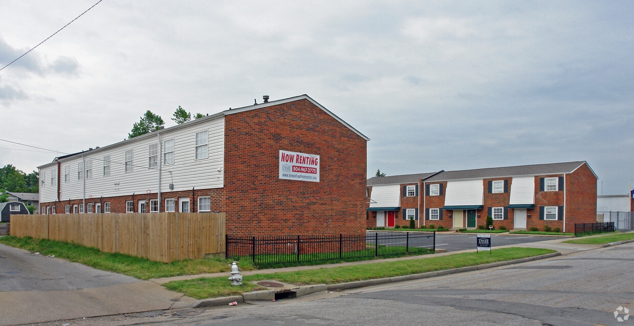 Building Photo - Graham Court Townhomes
