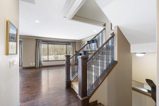 Photo du bâtiment - 132 Aspen Cliff Close SW