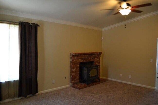 Building Photo - 3 br, 2 bath House - 1311 Van Buren Pl