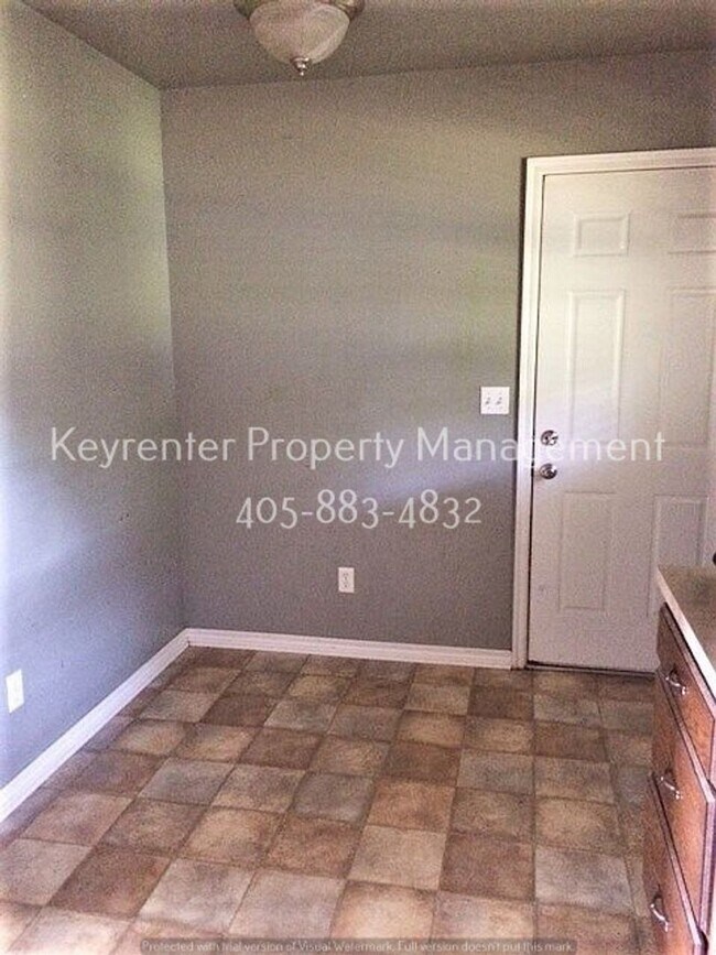 Building Photo - Renovated 3 Bedroom close to OU Campus!! LAWNCARE INCLUDED!!