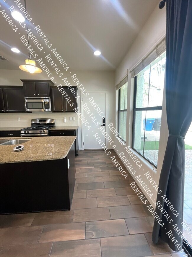 Building Photo - 10428 E Nopal Ave