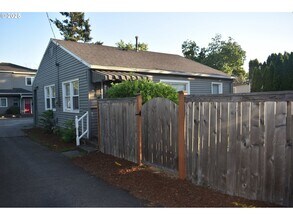 Building Photo - 9628 SE Holgate Blvd