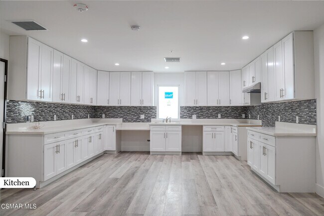 Foto del edificio - 639 W 9th St
